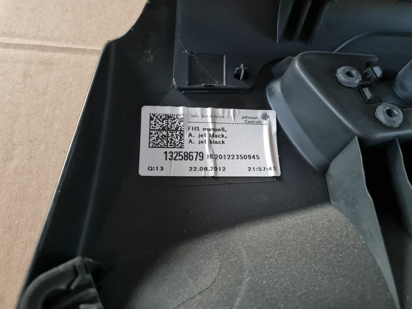 Aizmugurējo kreiso durvju apdare priekš OPEL ASTRA J 2013 3 Aizmugurējo kreiso durvju apdare priekš OPEL ASTRA J 2013