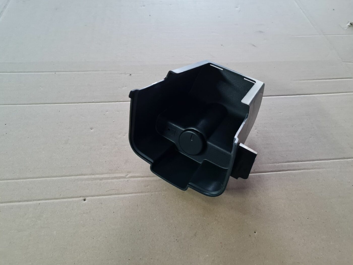 Cigarešu aizdedzināmais priekš OPEL ASTRA J 2013