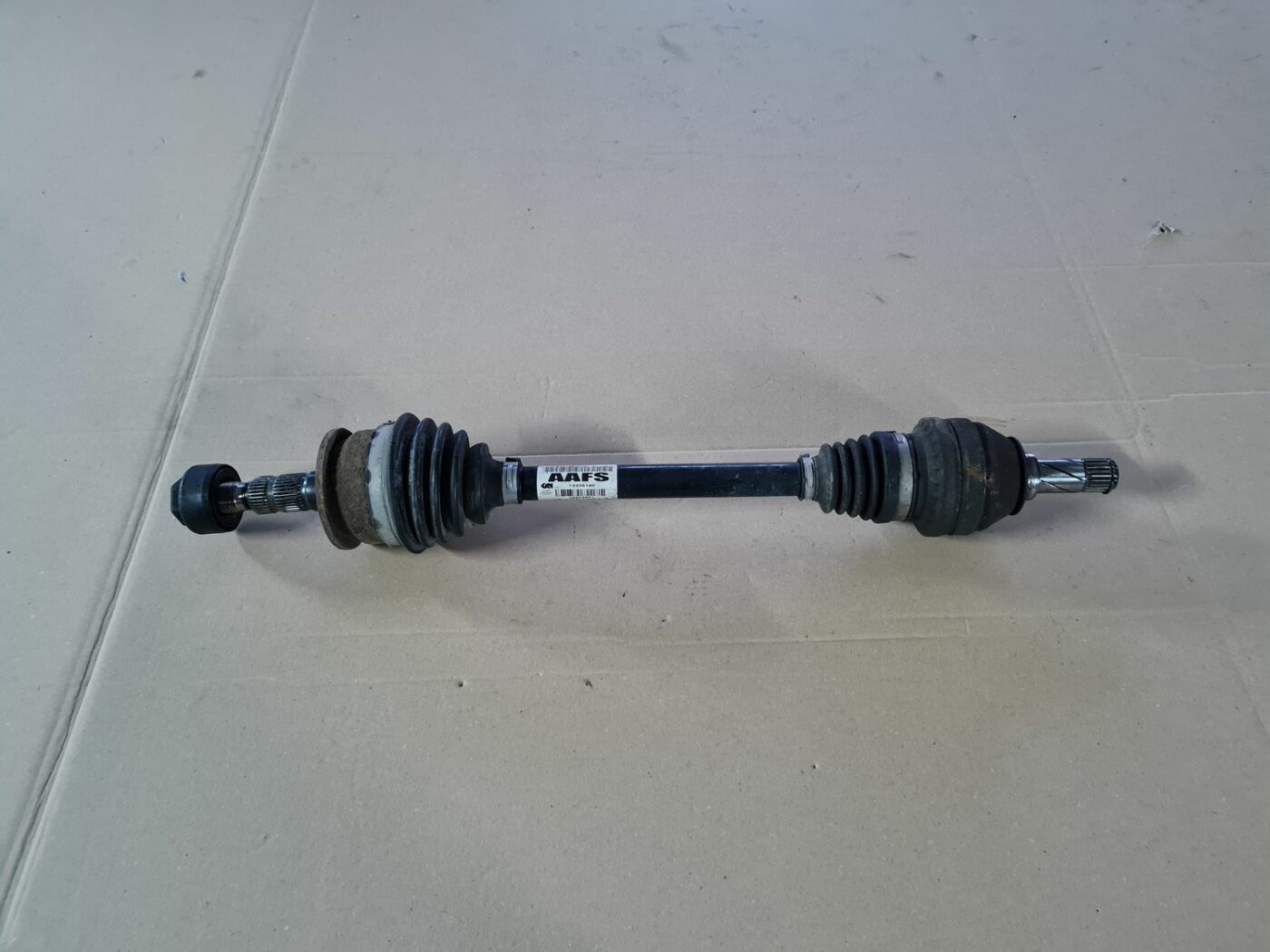 Pusass priekšējā kreisā priekš OPEL ASTRA J 2013 1 Pusass priekšējā kreisā priekš OPEL ASTRA J 2013