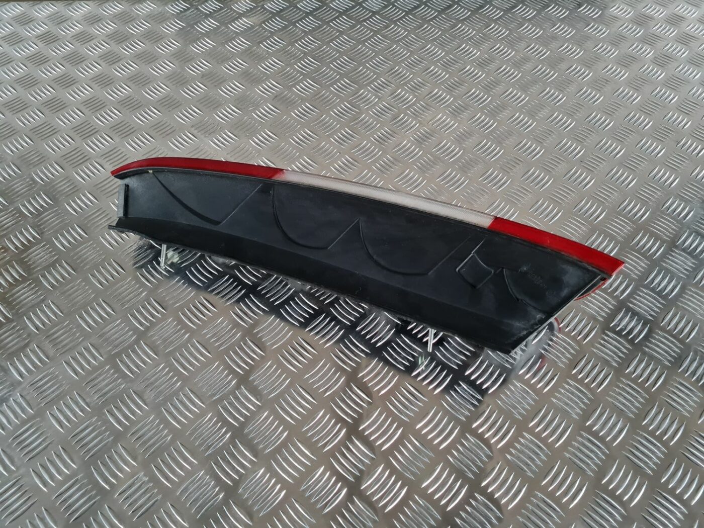 Aizmugurējais labais lukturis priekš FORD FOCUS C-MAX 2004 2 Aizmugurējais labais lukturis priekš FORD FOCUS C-MAX 2004