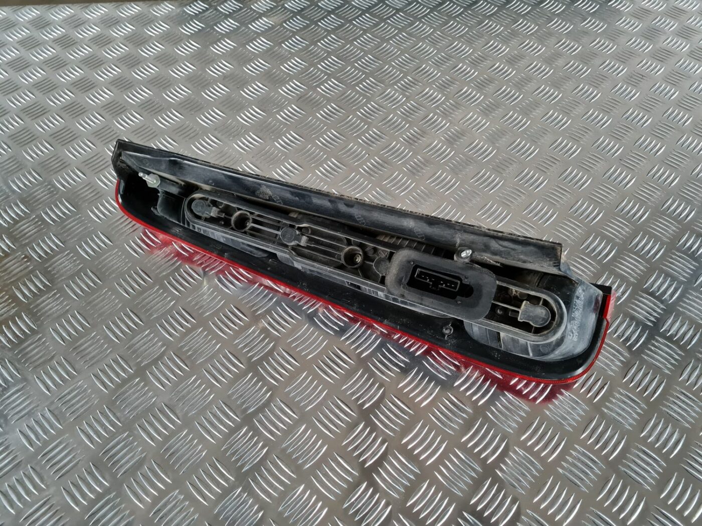 Aizmugurējais labais lukturis priekš FORD FOCUS C-MAX 2004 3 Aizmugurējais labais lukturis priekš FORD FOCUS C-MAX 2004