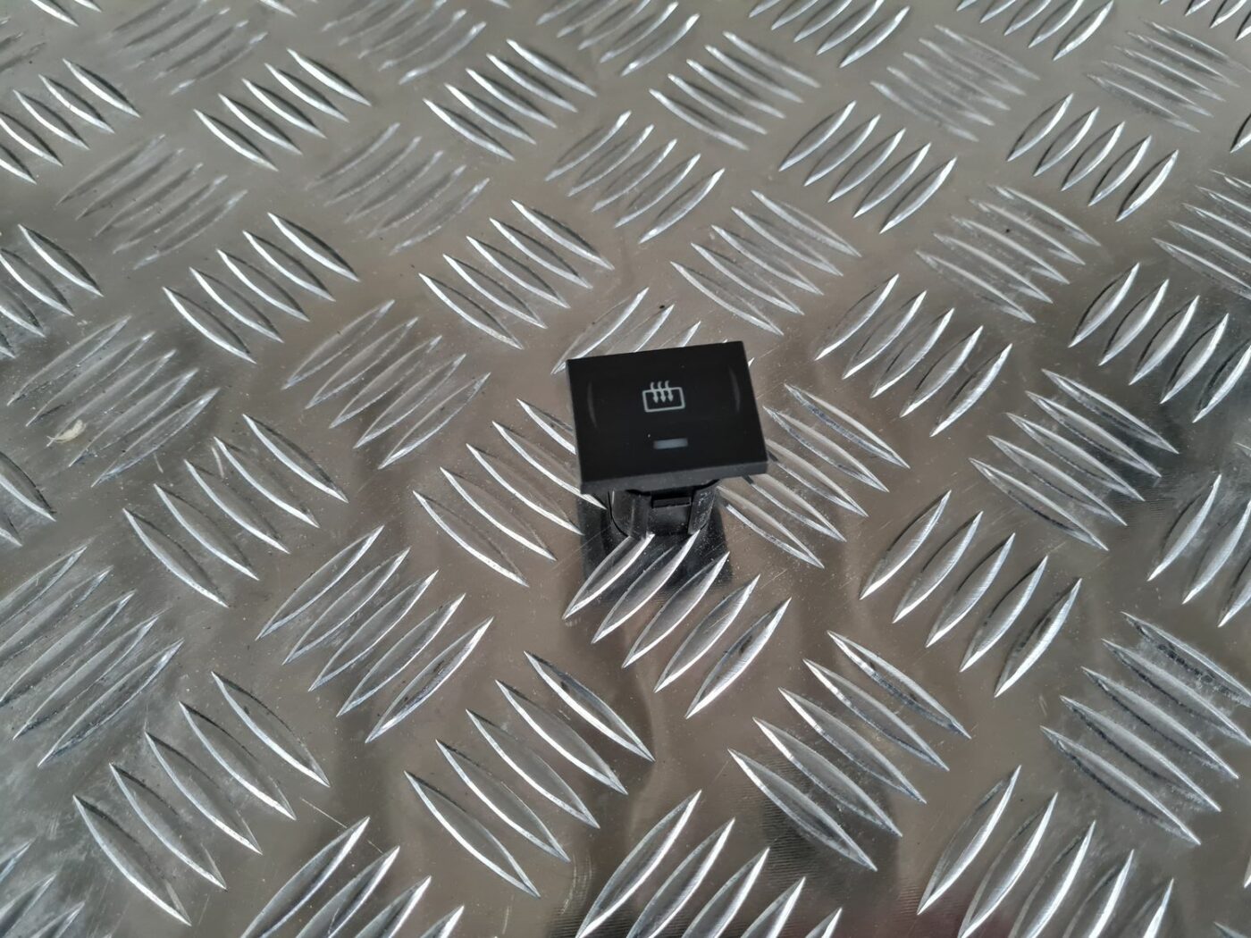 Aizmugurējā stikla apsildes ieslēgšanas poga priekš FORD FOCUS C-MAX 2004 1 Aizmugurējā stikla apsildes ieslēgšanas poga priekš FORD FOCUS C-MAX 2004