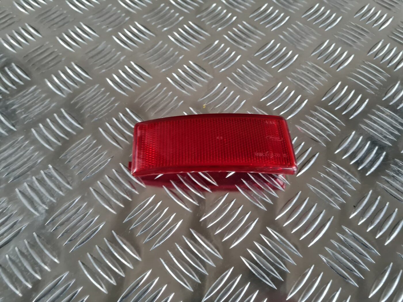 Aizmugurējais atstarotājs priekš FORD FOCUS C-MAX 2004 1 Aizmugurējais atstarotājs priekš FORD FOCUS C-MAX 2004