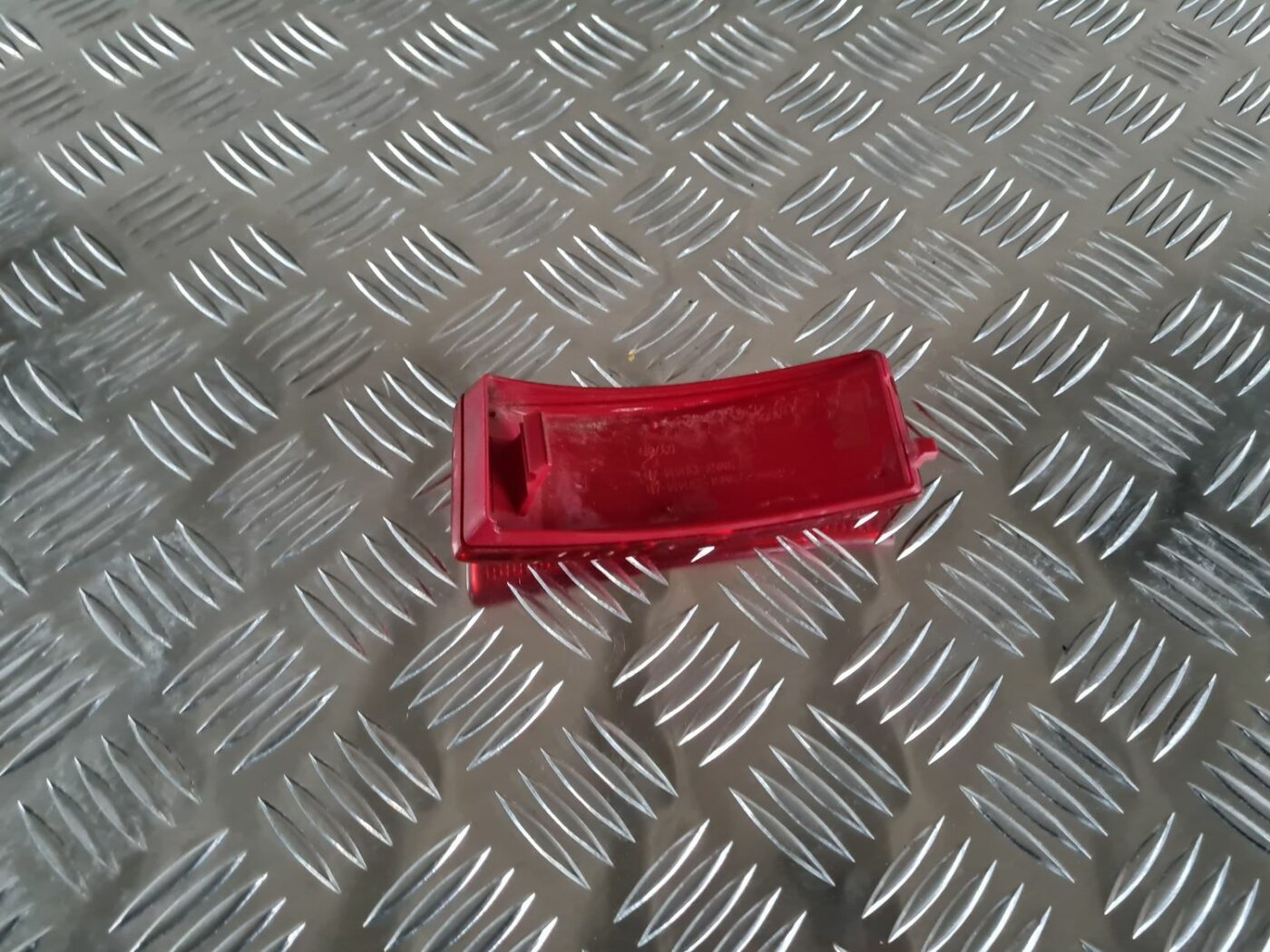 Aizmugurējais atstarotājs priekš FORD FOCUS C-MAX 2004 2 Aizmugurējais atstarotājs priekš FORD FOCUS C-MAX 2004