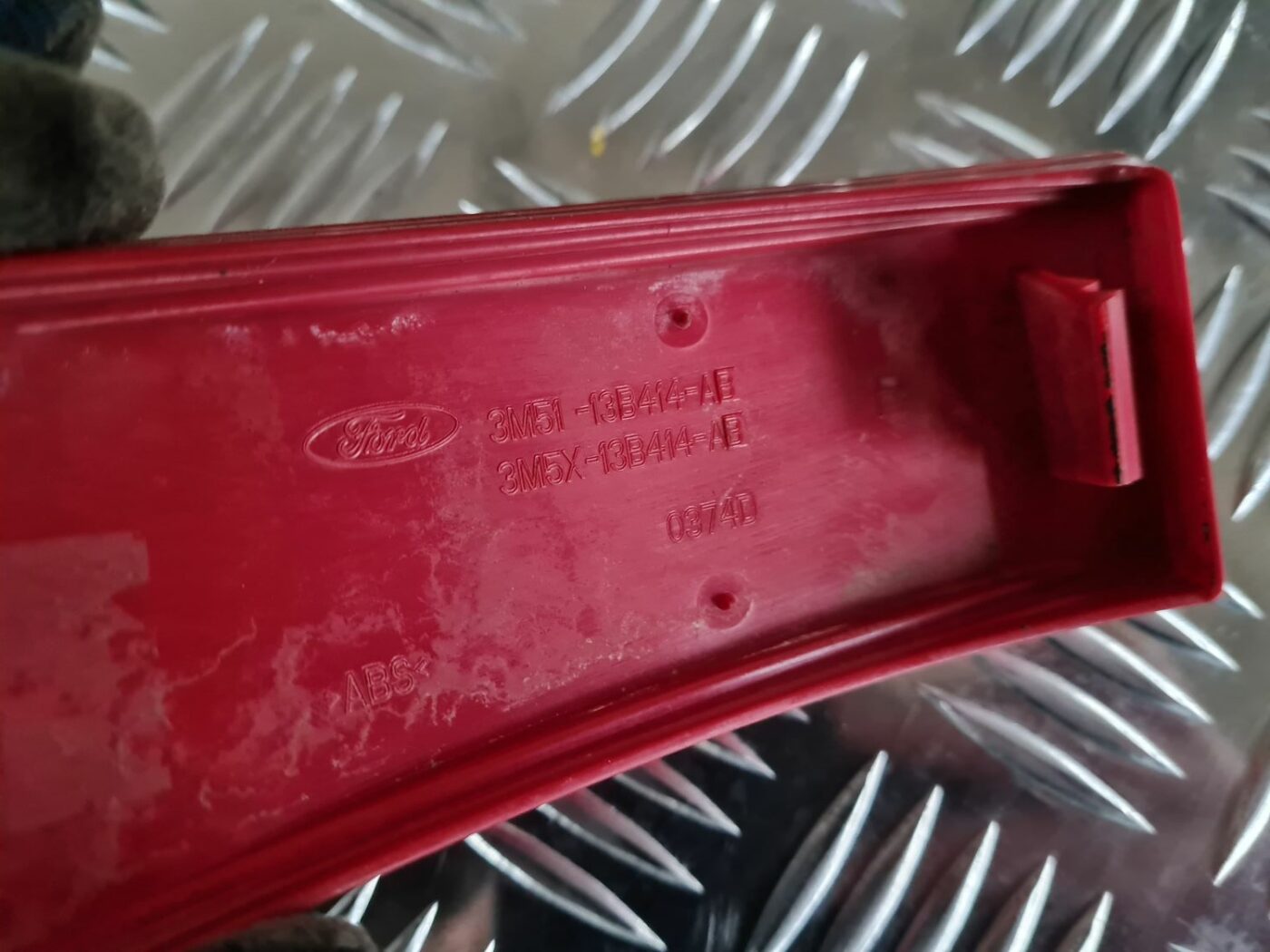 Aizmugurējais atstarotājs priekš FORD FOCUS C-MAX 2004 3 Aizmugurējais atstarotājs priekš FORD FOCUS C-MAX 2004