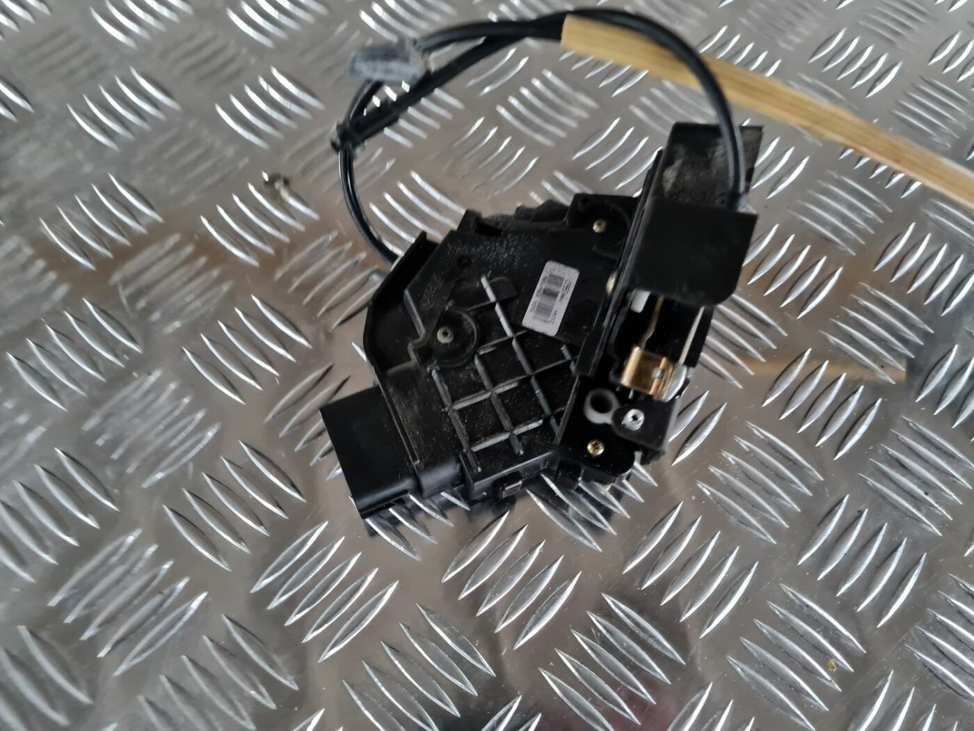 Aizmugurējo kreiso durvju slēdzene priekš FORD FOCUS C-MAX 2004