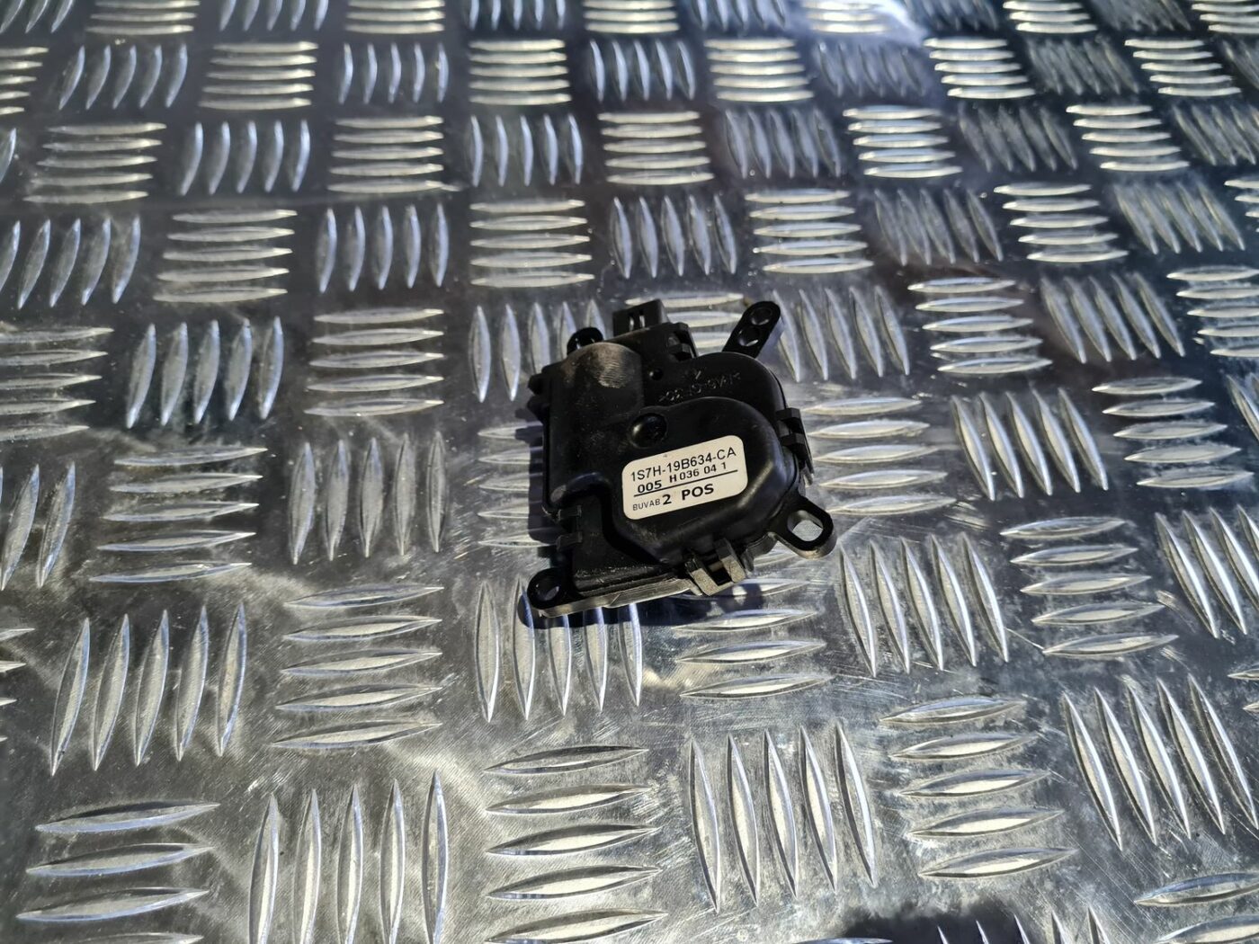 Apsildes sistēmas aktuators priekš FORD FOCUS C-MAX 2004