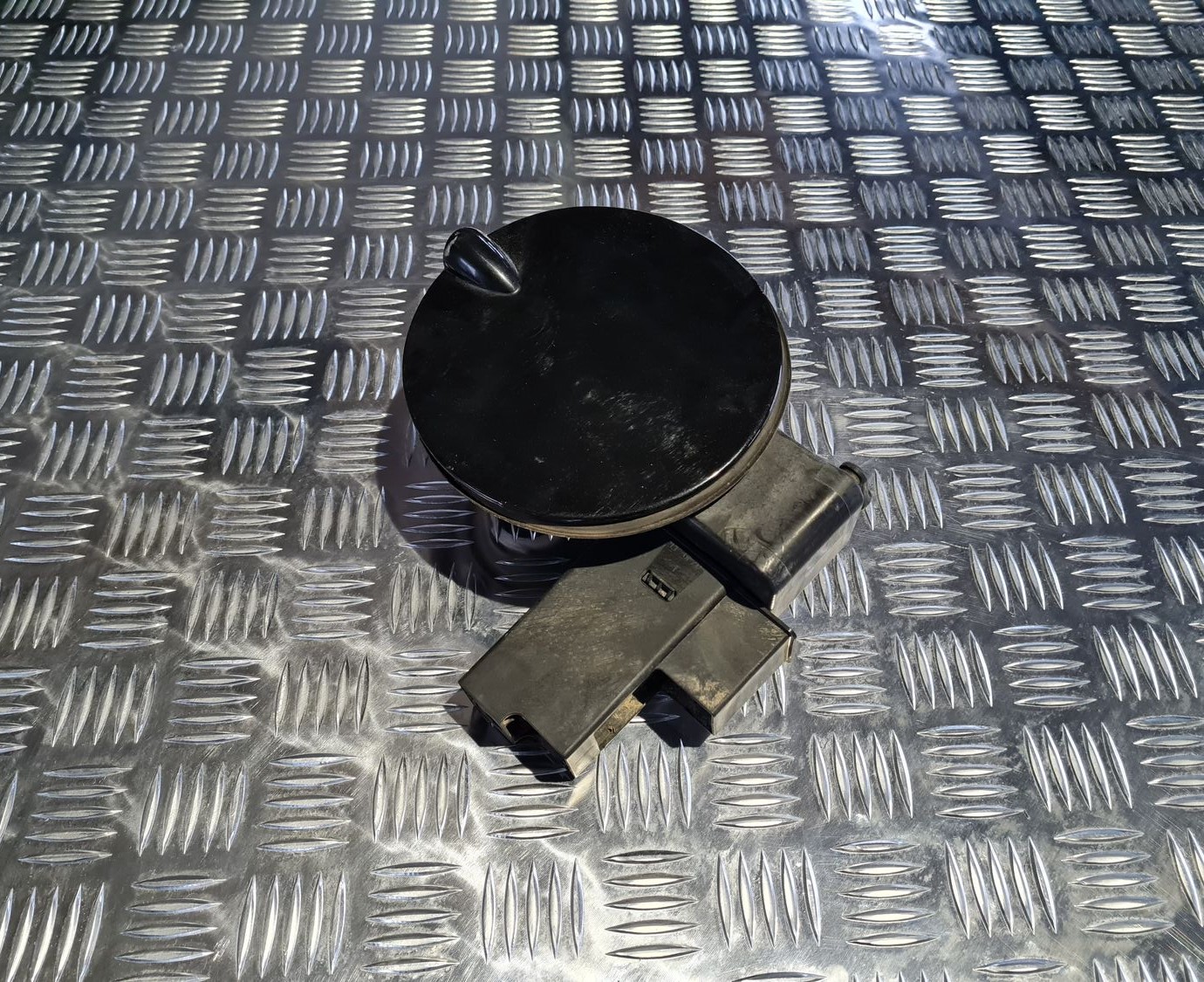 Degvielas tvertnes vāks priekš FORD FOCUS C-MAX 2004