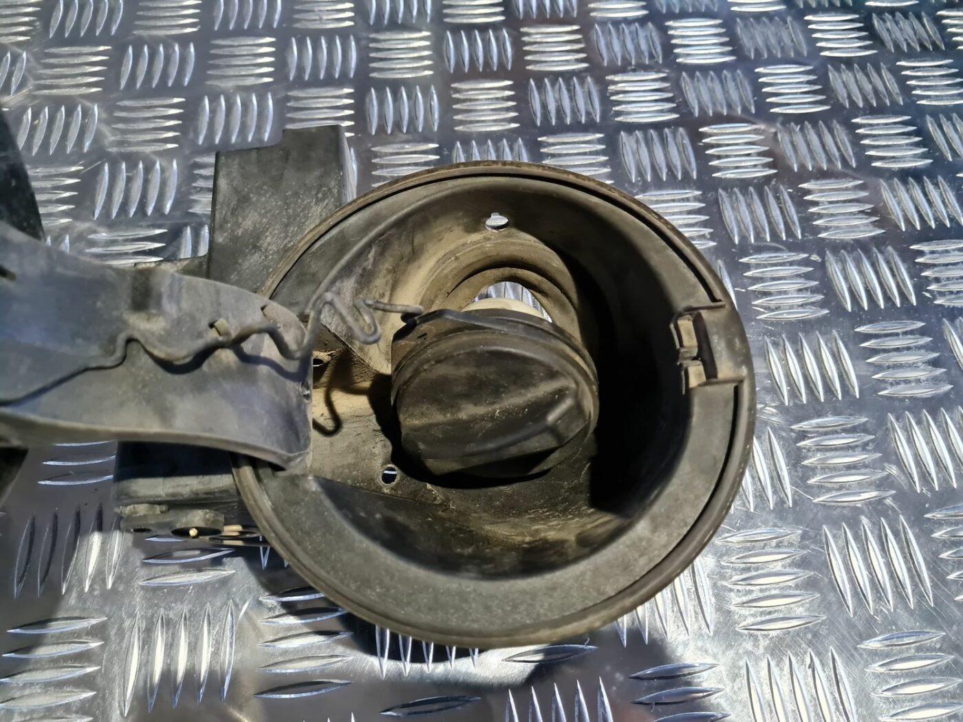 Degvielas tvertnes vāks priekš FORD FOCUS C-MAX 2004