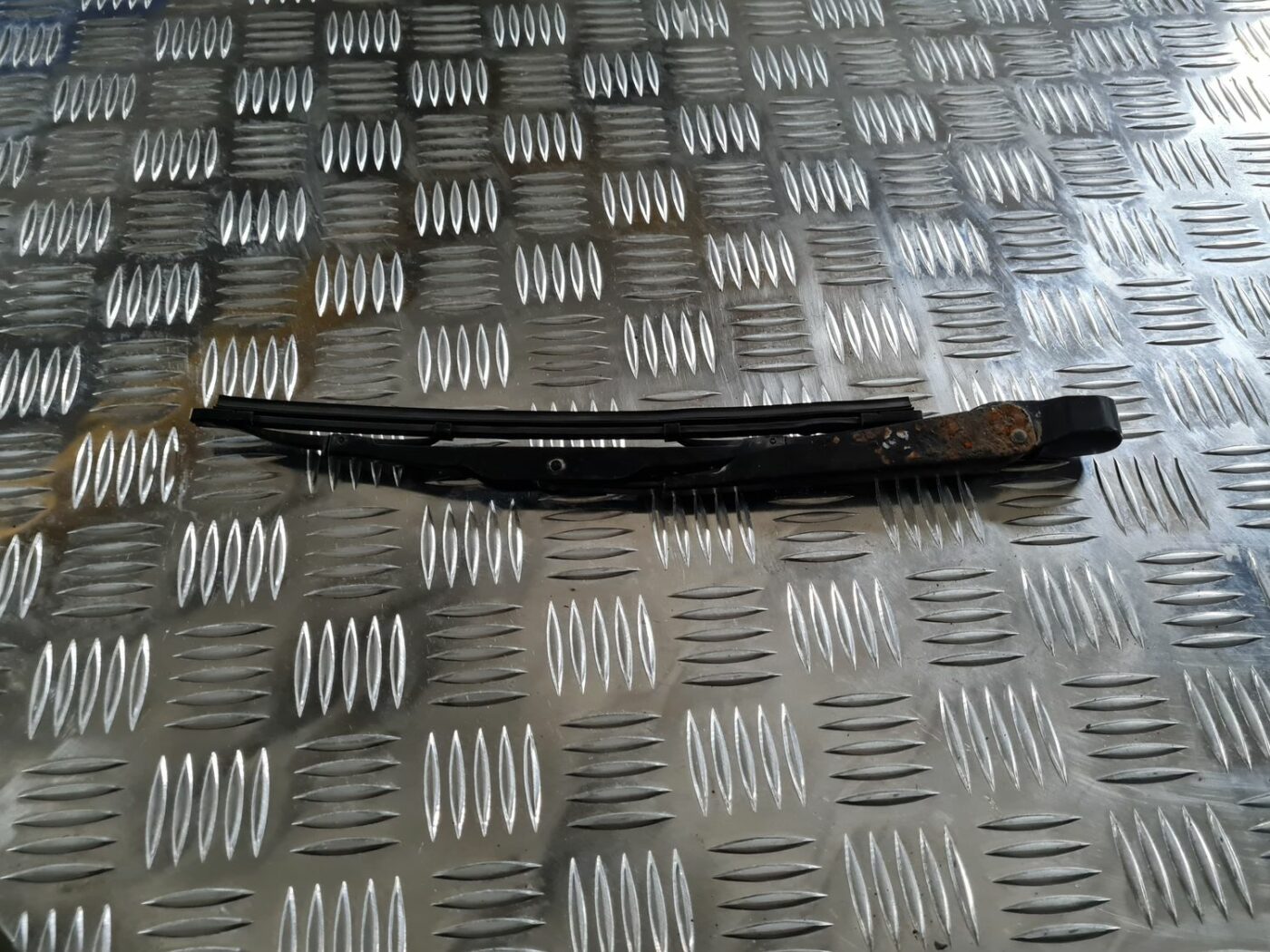 Aizmugurējā loga tīrītāja slotiņa priekš FORD FOCUS C-MAX 2004