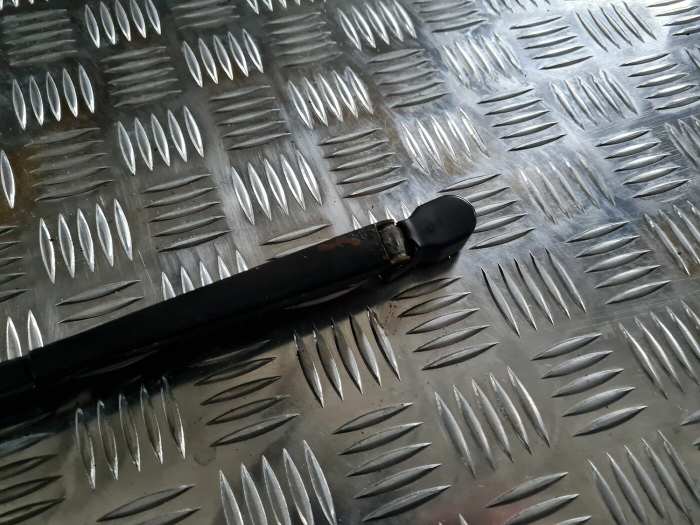 Aizmugurējā loga tīrītāja slotiņa priekš FORD FOCUS C-MAX 2004