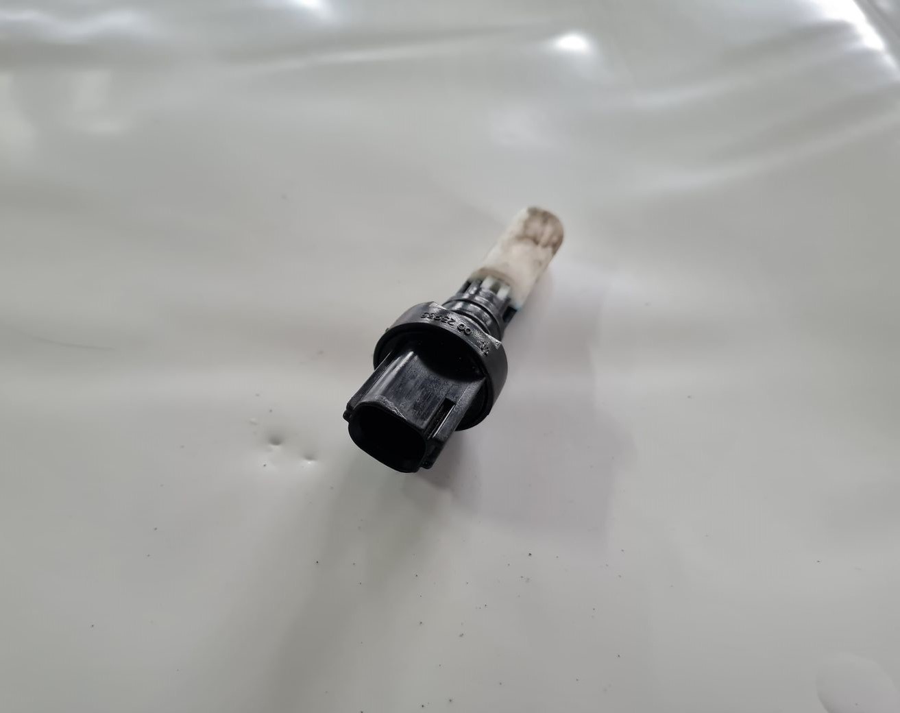 Vējstikla mazgātāja līmeņa sensors priekš FORD FOCUS C-MAX 2004 2 Vējstikla mazgātāja līmeņa sensors priekš FORD FOCUS C-MAX 2004