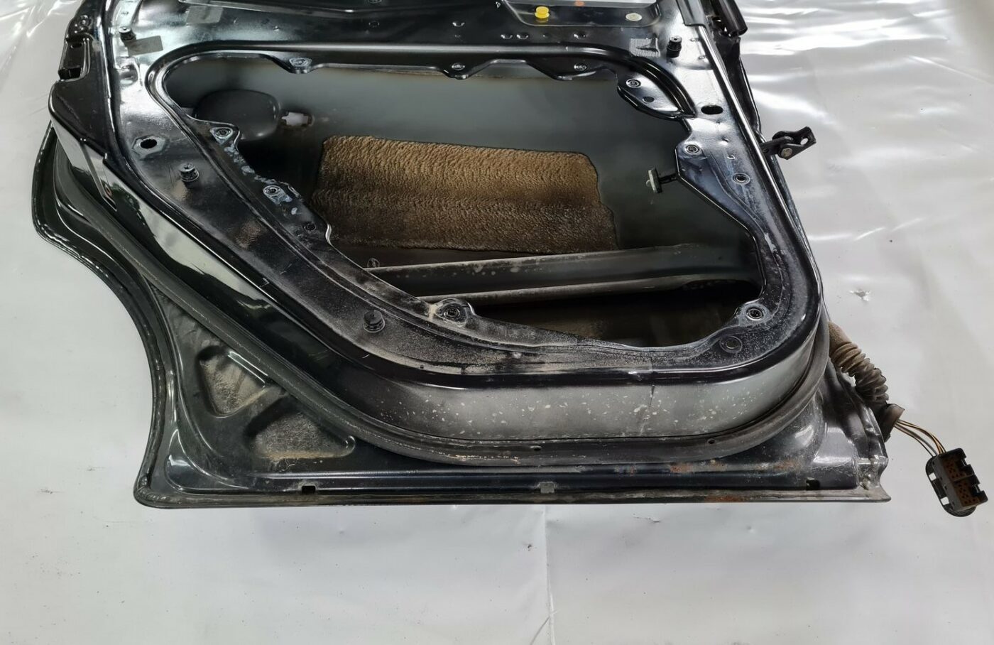 Aizmugurējās kreisās durvis priekš FORD FOCUS C-MAX 2004