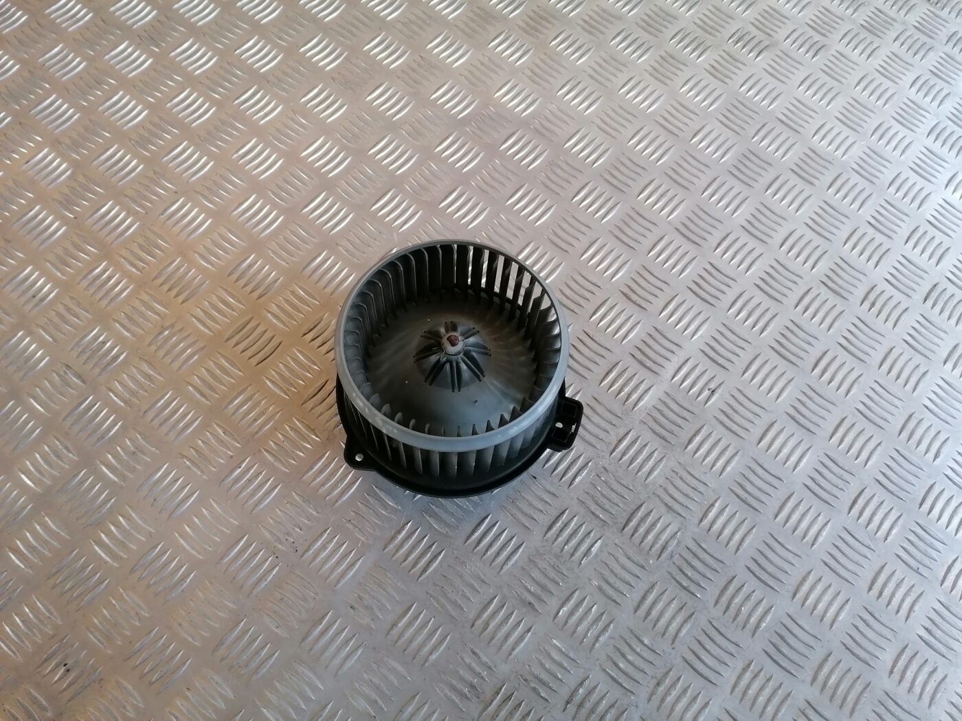 Salona ventilators priekš TOYOTA AVENSIS 2007 1 Salona ventilators priekš TOYOTA AVENSIS 2007