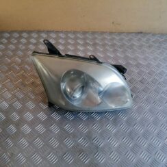 Priekšējais labais lukturis priekš TOYOTA AVENSIS 2005