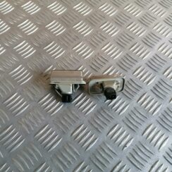 Numura zīmes apgaismojums priekš TOYOTA AVENSIS 2007