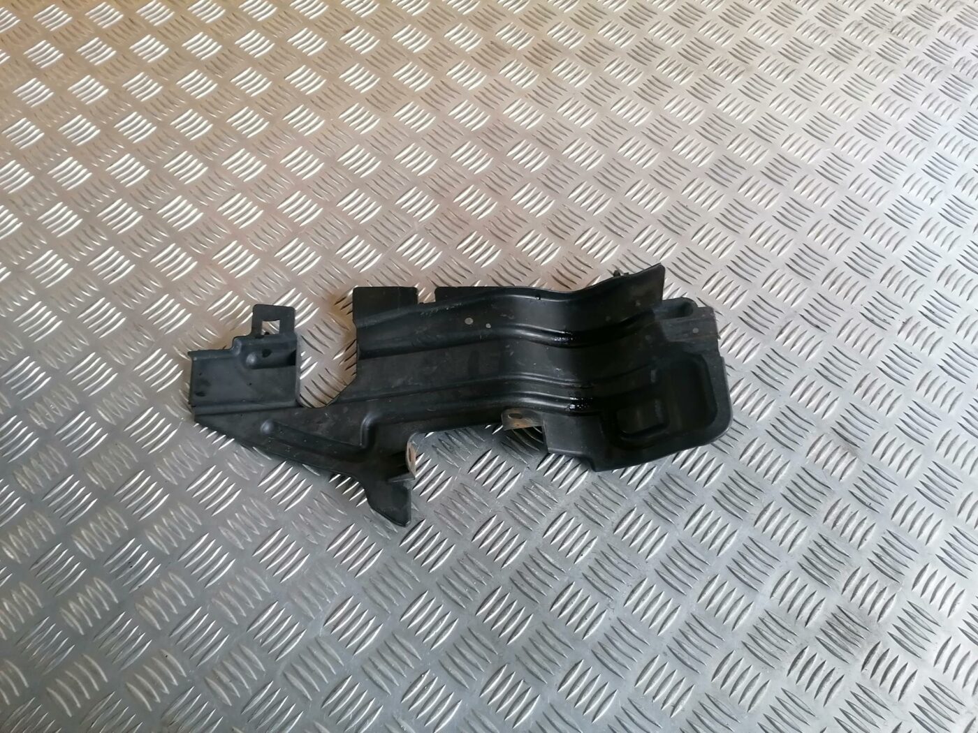 Ieplūdes gaisa deflektors, pa labi priekš TOYOTA AVENSIS 2007 1 Ieplūdes gaisa deflektors, pa labi priekš TOYOTA AVENSIS 2007