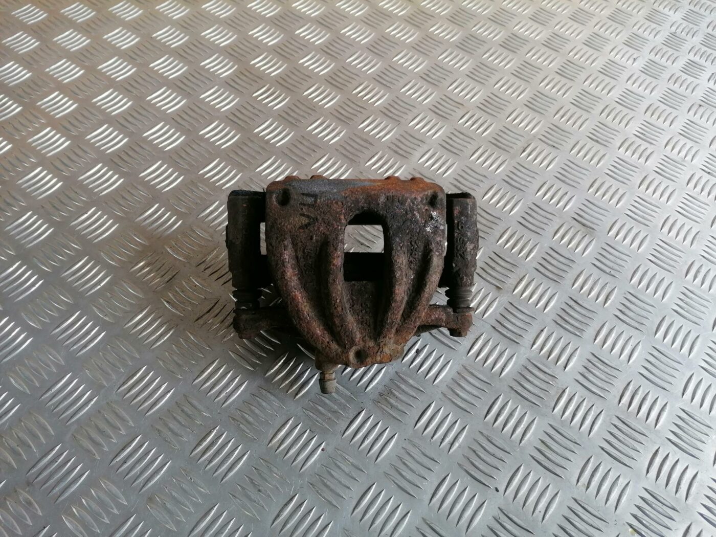 Priekšējais kreisais suports priekš TOYOTA COROLLA VERSO 2005