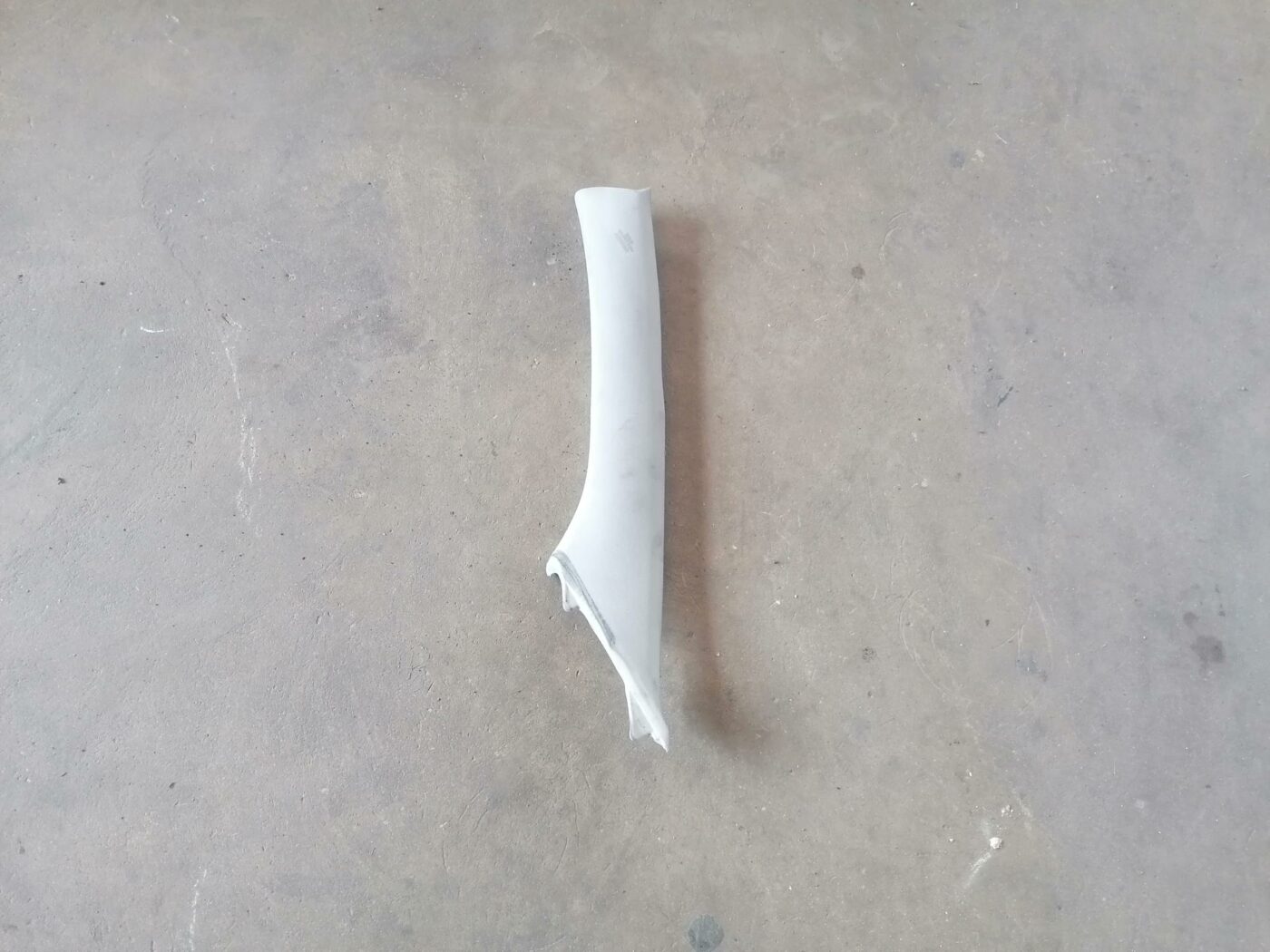 Priekšējas salona statnes apdare priekš TOYOTA AVENSIS 2007