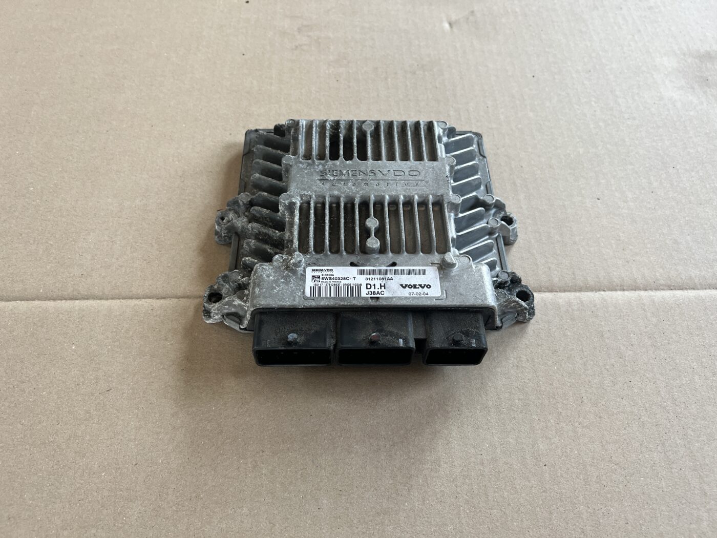 Dzinēja vadības bloks priekš VOLVO C30 2008 SILVER 1 Dzinēja vadības bloks priekš VOLVO C30 2008 SILVER