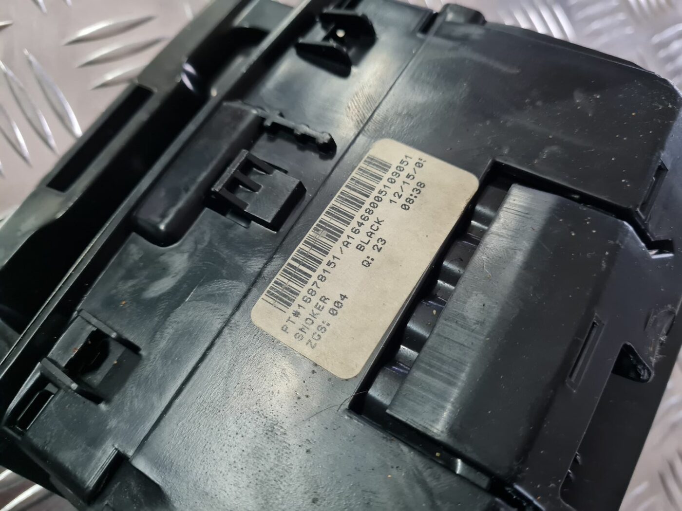 Centrālās konsoles nodalījums priekš MERCEDES BENZ ML320 2006 SILVER 4 Centrālās konsoles nodalījums priekš MERCEDES BENZ ML320 2006 SILVER