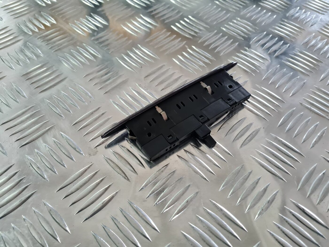 Parkošanās sensoru displejs priekš MERCEDES BENZ ML320 2006 SILVER 2 Parkošanās sensoru displejs priekš MERCEDES BENZ ML320 2006 SILVER