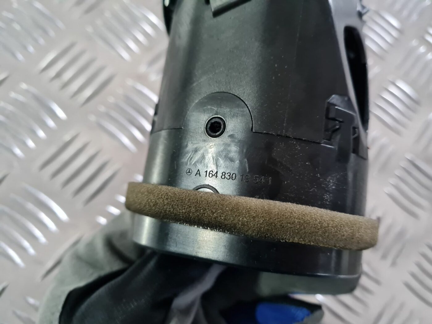 Mērinstrumentu paneļa gaisa vads, centrā priekš MERCEDES BENZ ML320 2006 SILVER 4 Mērinstrumentu paneļa gaisa vads, centrā priekš MERCEDES BENZ ML320 2006 SILVER