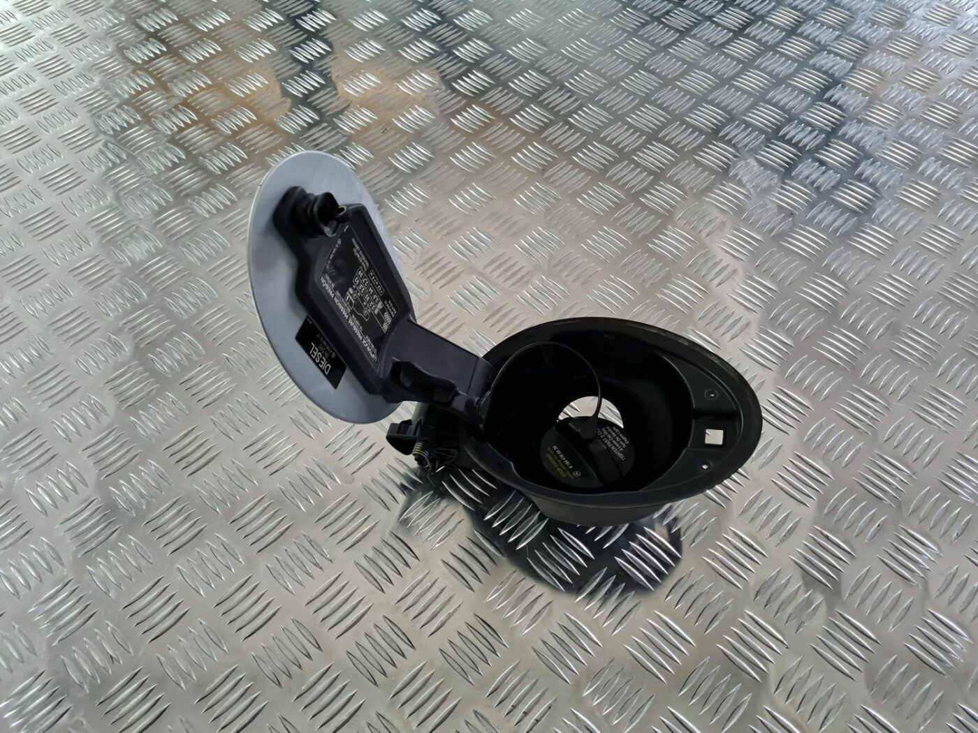 Degvielas tvertnes vāks priekš MERCEDES BENZ ML320 2006 SILVER