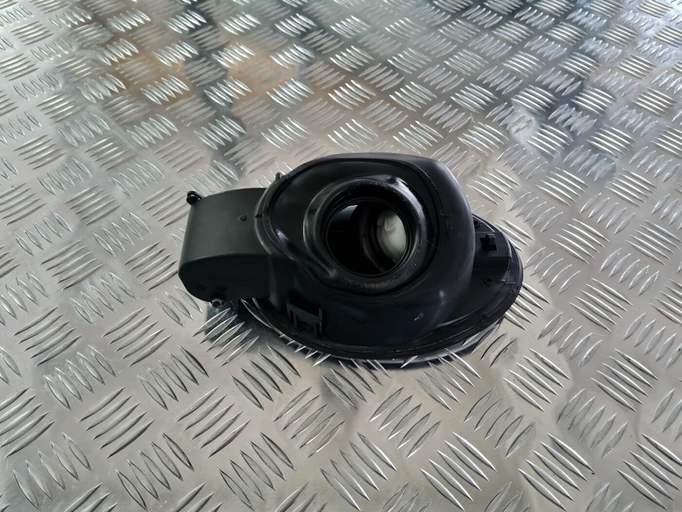 Degvielas tvertnes vāks priekš MERCEDES BENZ ML320 2006 SILVER