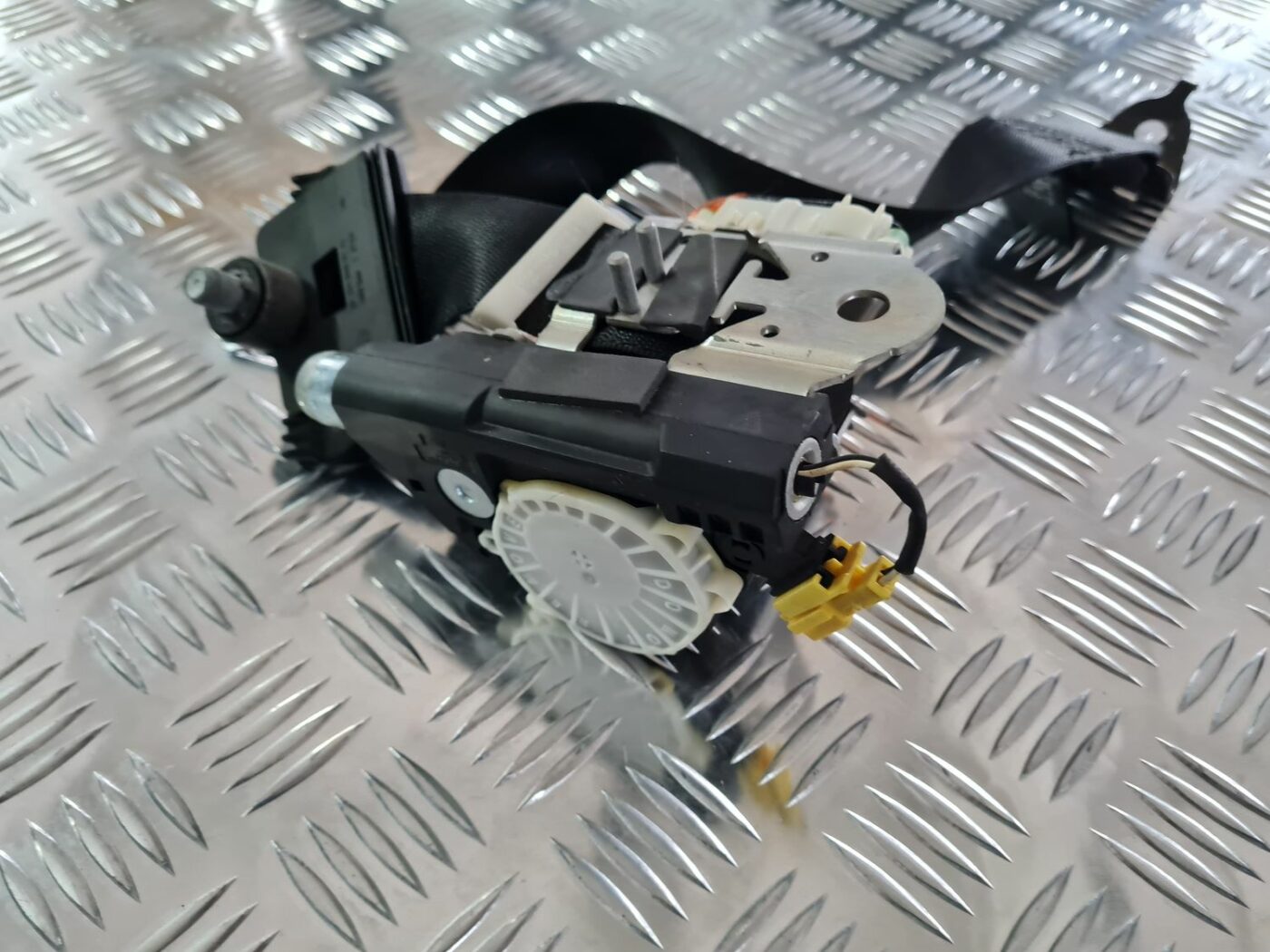 Aizmugurējā labā drošības josta priekš MERCEDES BENZ ML320 2006 SILVER