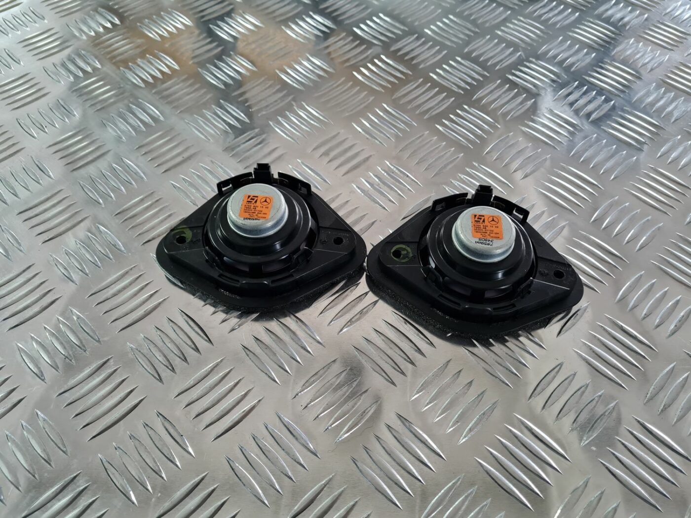 Durvju skaļrunis, augšā priekš MERCEDES BENZ ML320 2006 SILVER 2 Durvju skaļrunis, augšā priekš MERCEDES BENZ ML320 2006 SILVER