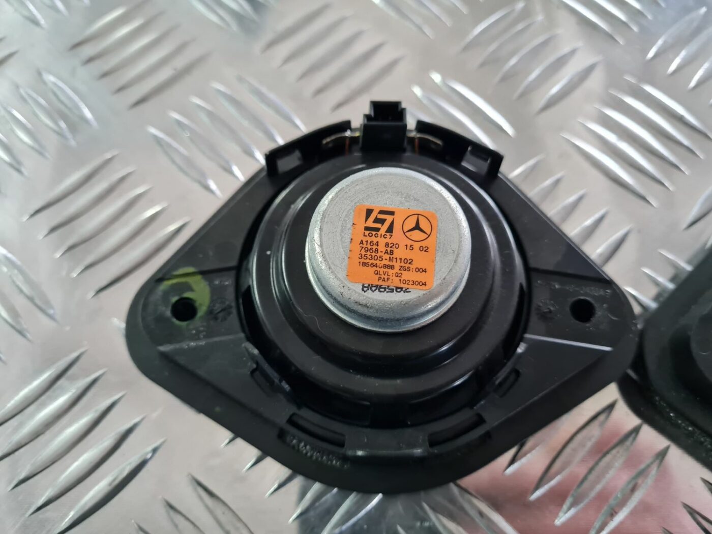 Durvju skaļrunis, augšā priekš MERCEDES BENZ ML320 2006 SILVER 3 Durvju skaļrunis, augšā priekš MERCEDES BENZ ML320 2006 SILVER