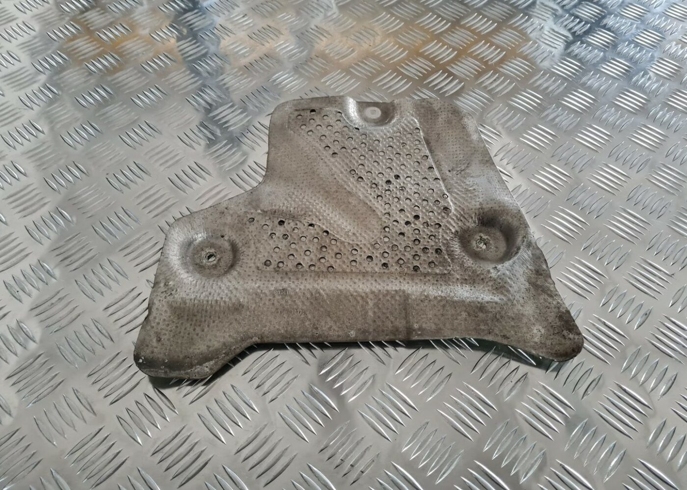 Izpūtēja sistēmas karstuma aizsargs priekš MERCEDES BENZ ML320 2006 SILVER