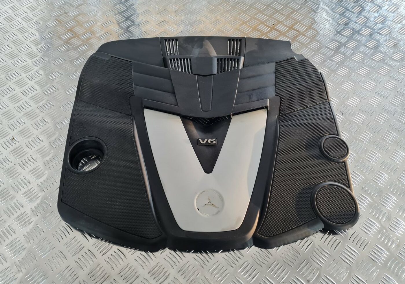 Dzinēja dekoratīvais vāks priekš MERCEDES BENZ ML320 2006 SILVER 1 Dzinēja dekoratīvais vāks priekš MERCEDES BENZ ML320 2006 SILVER