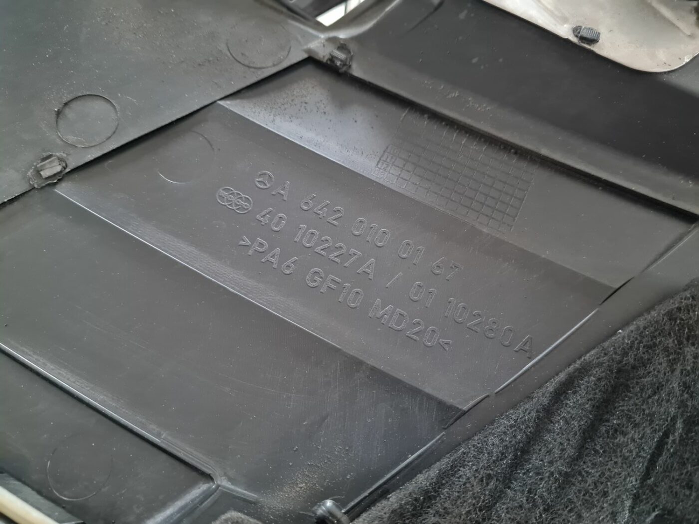 Dzinēja dekoratīvais vāks priekš MERCEDES BENZ ML320 2006 SILVER 3 Dzinēja dekoratīvais vāks priekš MERCEDES BENZ ML320 2006 SILVER