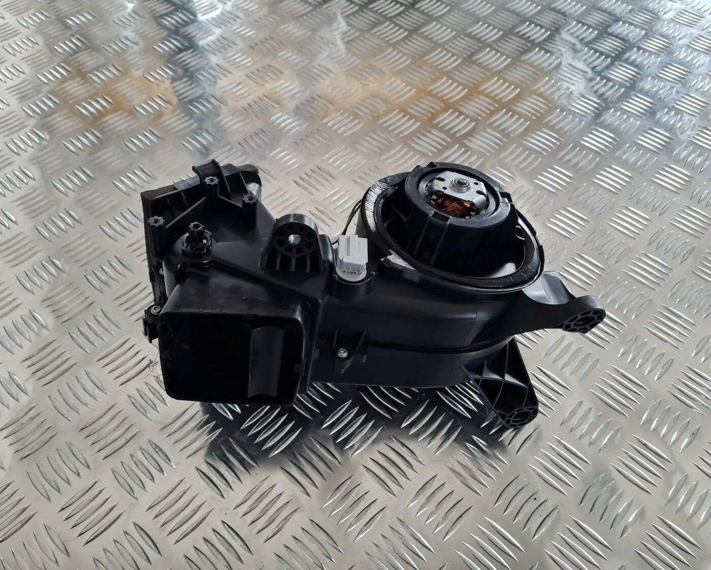 Salona ventilators priekš MERCEDES BENZ ML320 2006 SILVER 3 Salona ventilators priekš MERCEDES BENZ ML320 2006 SILVER