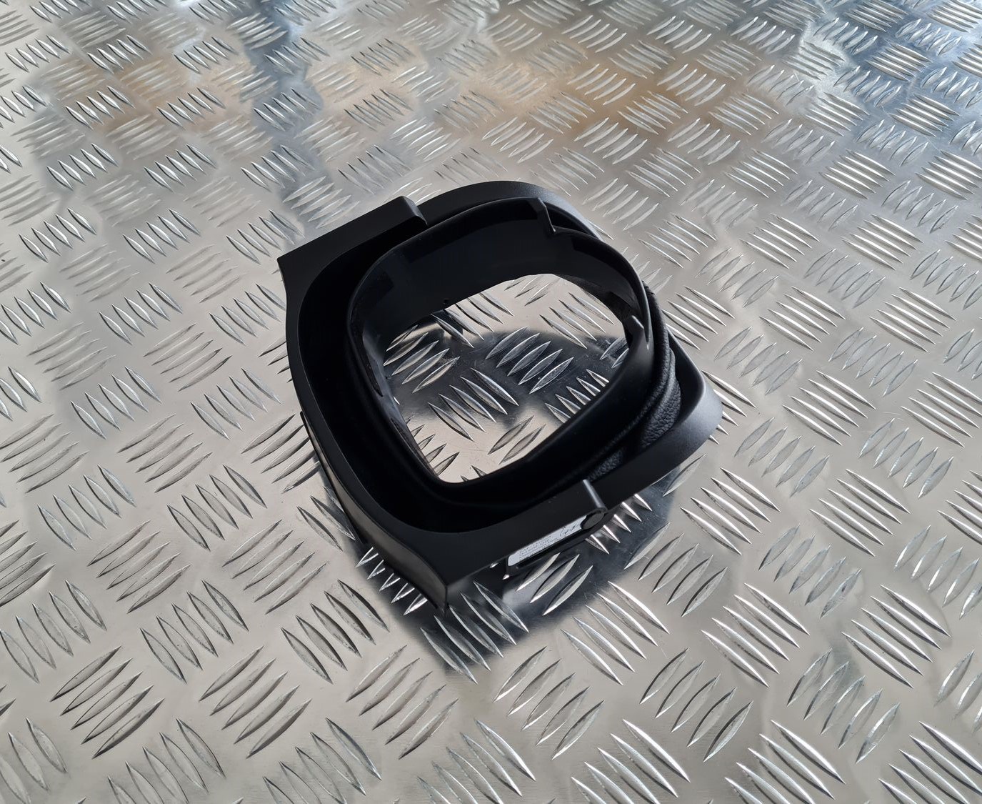 Stūres statnes putekļu aizsargs (salonā) priekš MERCEDES BENZ ML320 2006 SILVER 1 Stūres statnes putekļu aizsargs (salonā) priekš MERCEDES BENZ ML320 2006 SILVER