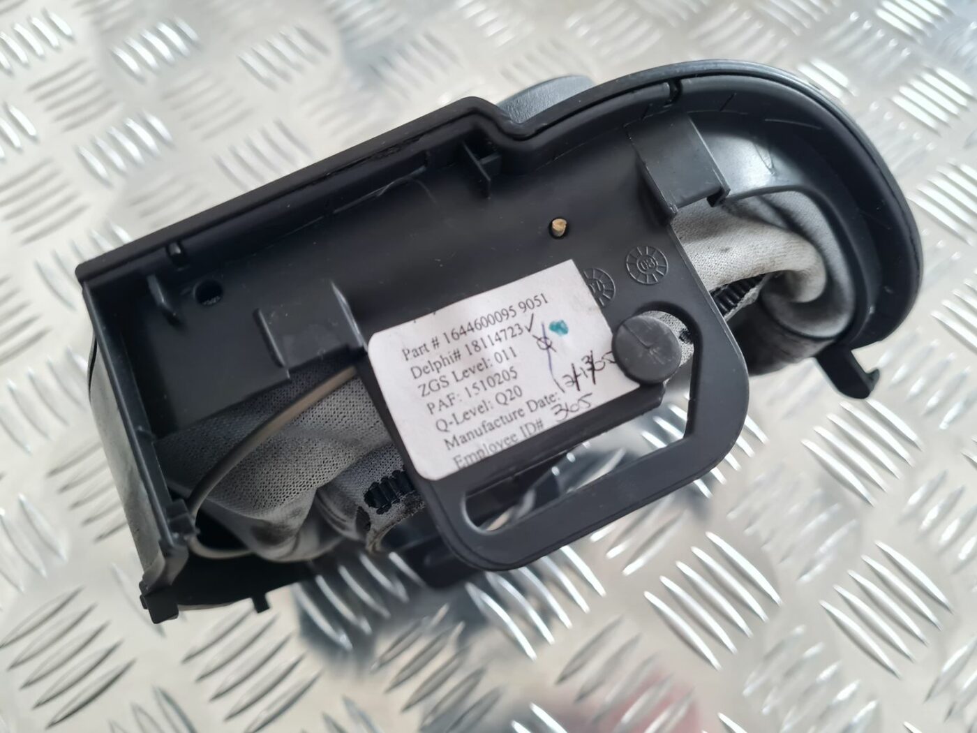 Stūres statnes putekļu aizsargs (salonā) priekš MERCEDES BENZ ML320 2006 SILVER 3 Stūres statnes putekļu aizsargs (salonā) priekš MERCEDES BENZ ML320 2006 SILVER