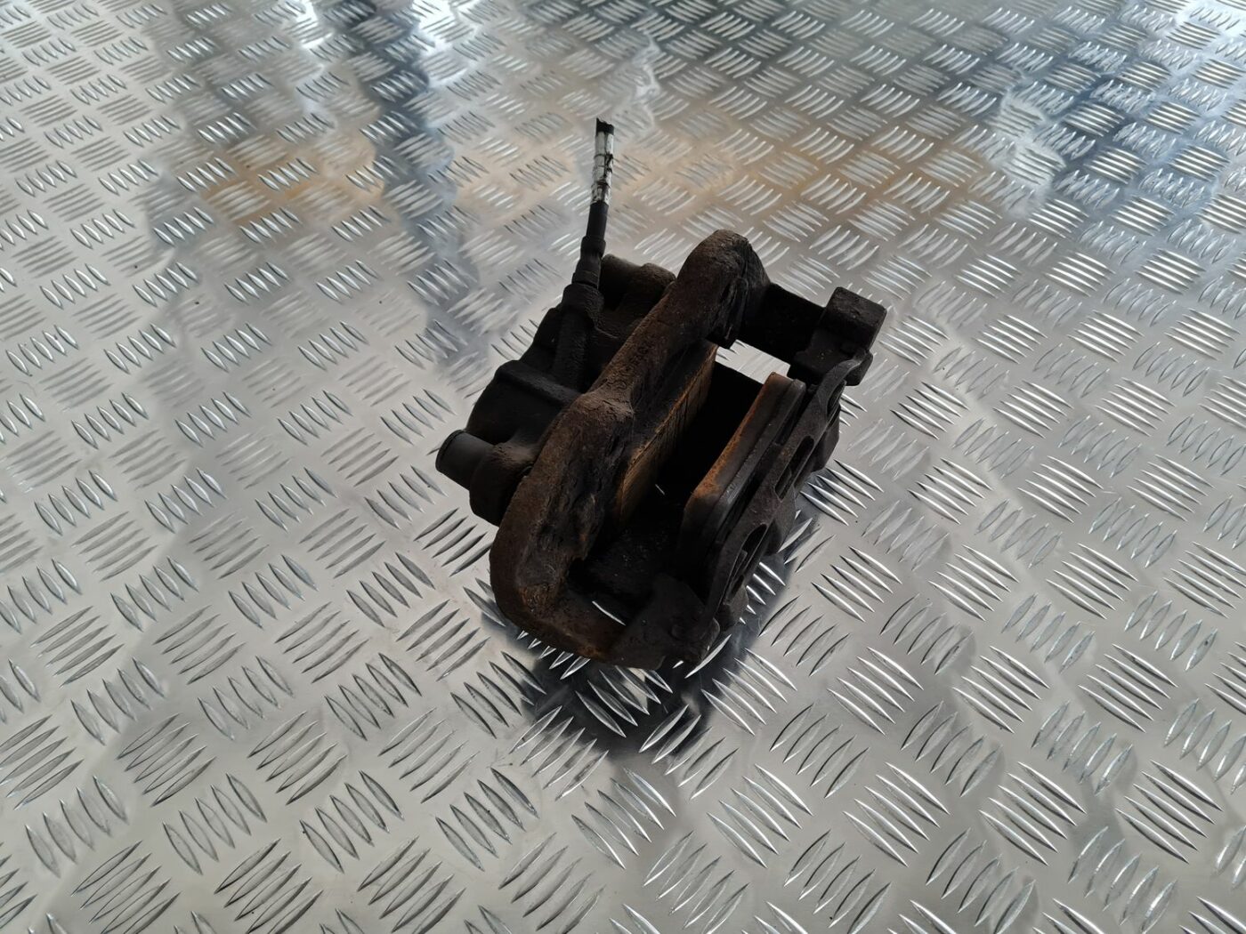 Priekšējais kreisais suports priekš MERCEDES BENZ ML320 2006 SILVER