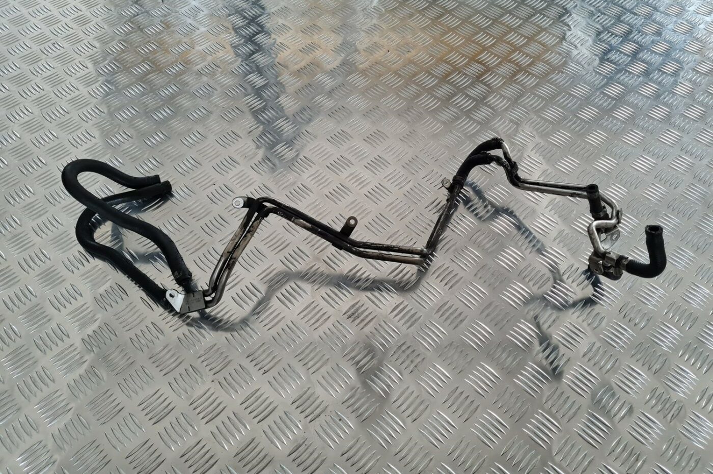 Degvielas caurule priekš MERCEDES BENZ ML320 2006 SILVER 1 Degvielas caurule priekš MERCEDES BENZ ML320 2006 SILVER