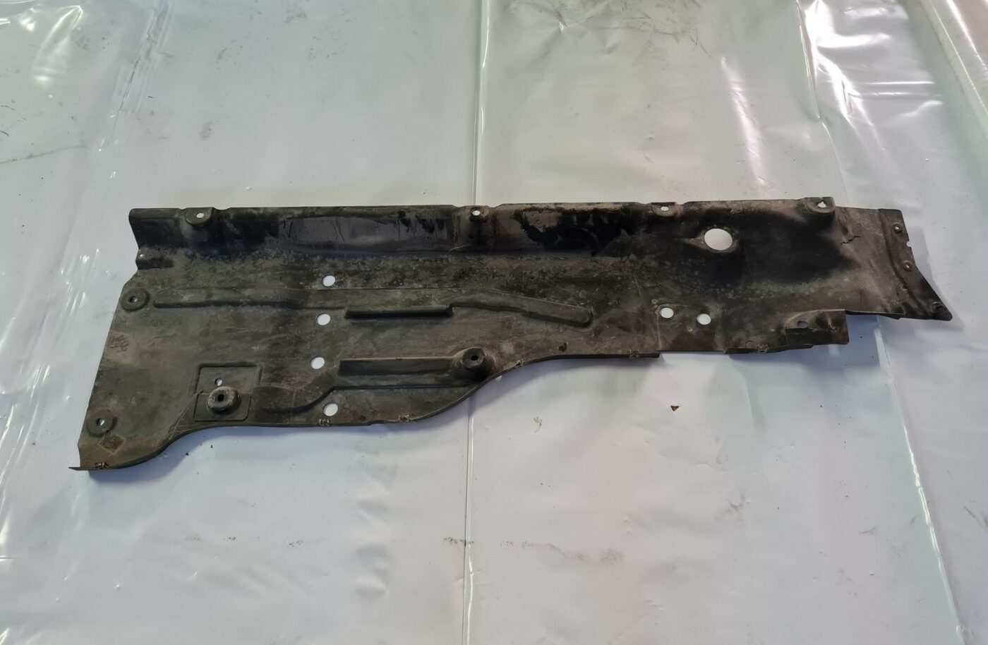 Virsbūves apakšējais aizsargs priekš MERCEDES BENZ ML320 2006 SILVER