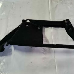 Bagāžnieka nodalījuma sānu apdare priekš MERCEDES BENZ ML320 2006 SILVER