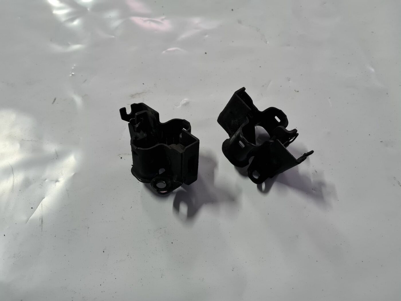 Pārsega slēdzene priekš MERCEDES BENZ ML320 2006 SILVER 1 Pārsega slēdzene priekš MERCEDES BENZ ML320 2006 SILVER