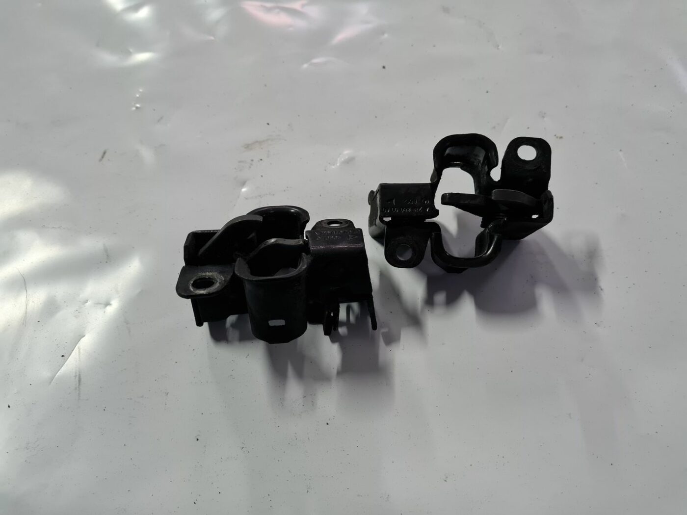 Pārsega slēdzene priekš MERCEDES BENZ ML320 2006 SILVER 2 Pārsega slēdzene priekš MERCEDES BENZ ML320 2006 SILVER