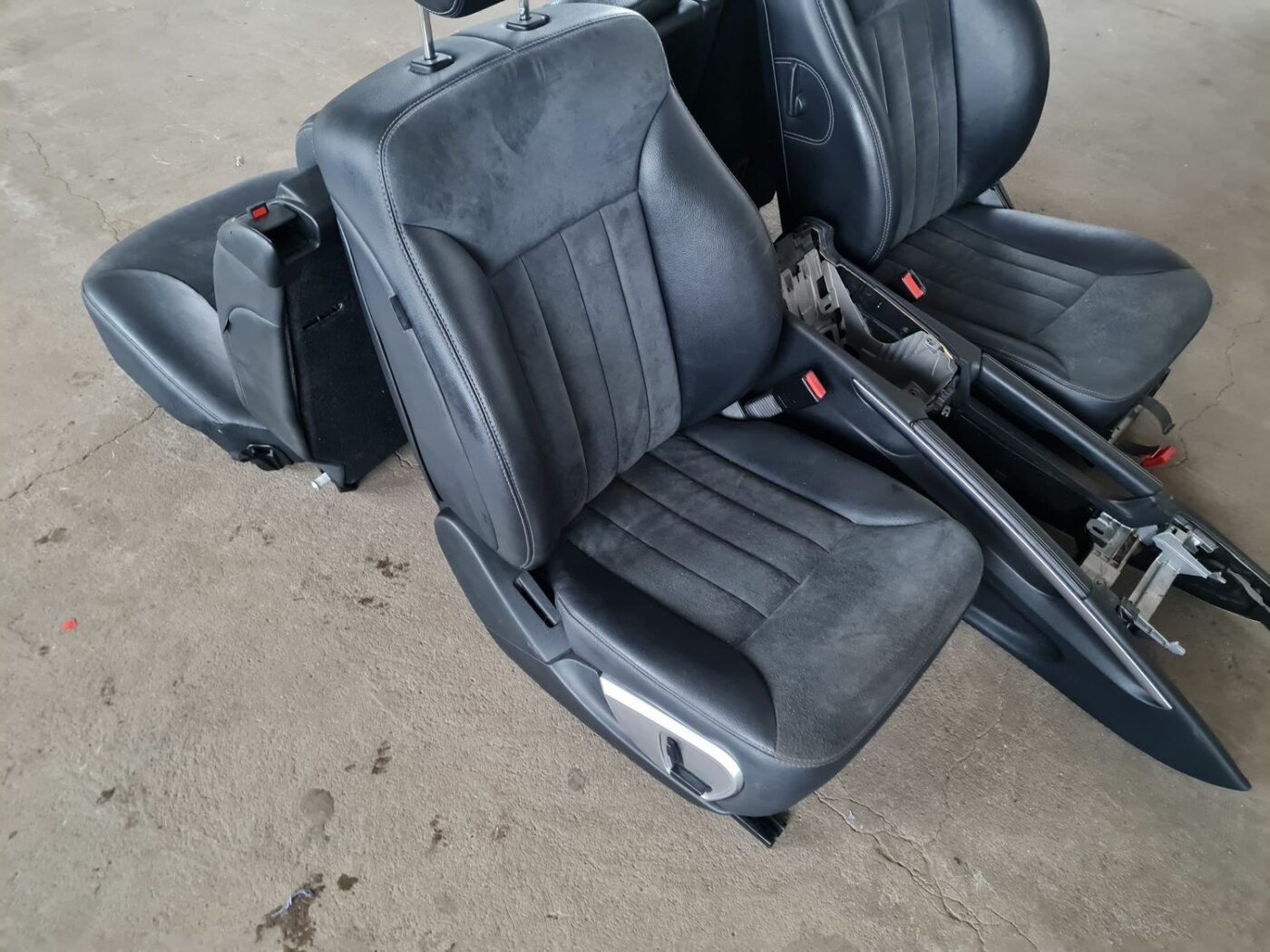 Sēdekļu komplekts priekš MERCEDES BENZ ML320 2006 SILVER 2 Sēdekļu komplekts priekš MERCEDES BENZ ML320 2006 SILVER