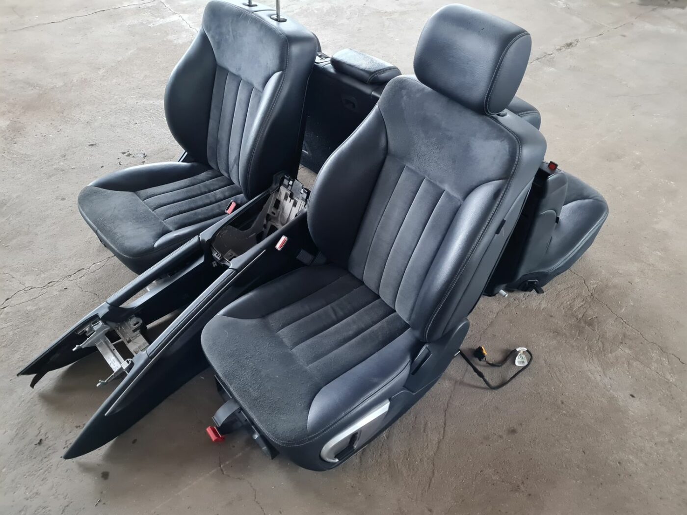 Sēdekļu komplekts priekš MERCEDES BENZ ML320 2006 SILVER 10 Sēdekļu komplekts priekš MERCEDES BENZ ML320 2006 SILVER