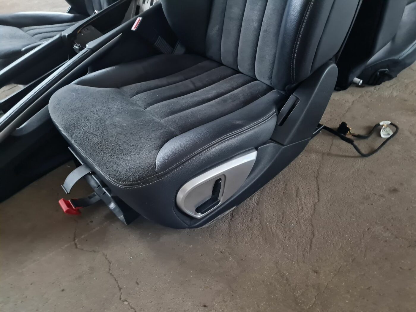 Sēdekļu komplekts priekš MERCEDES BENZ ML320 2006 SILVER 9 Sēdekļu komplekts priekš MERCEDES BENZ ML320 2006 SILVER