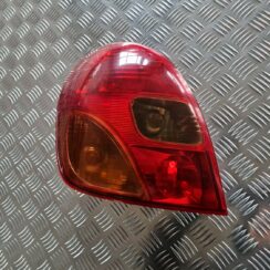 Aizmugurējais kreisais lukturis priekš TOYOTA COROLLA VERSO 2003