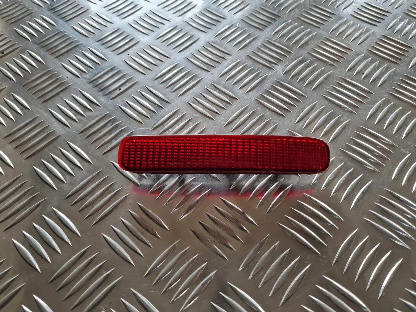 Aizmugurējais atstarotājs priekš TOYOTA COROLLA VERSO 2003