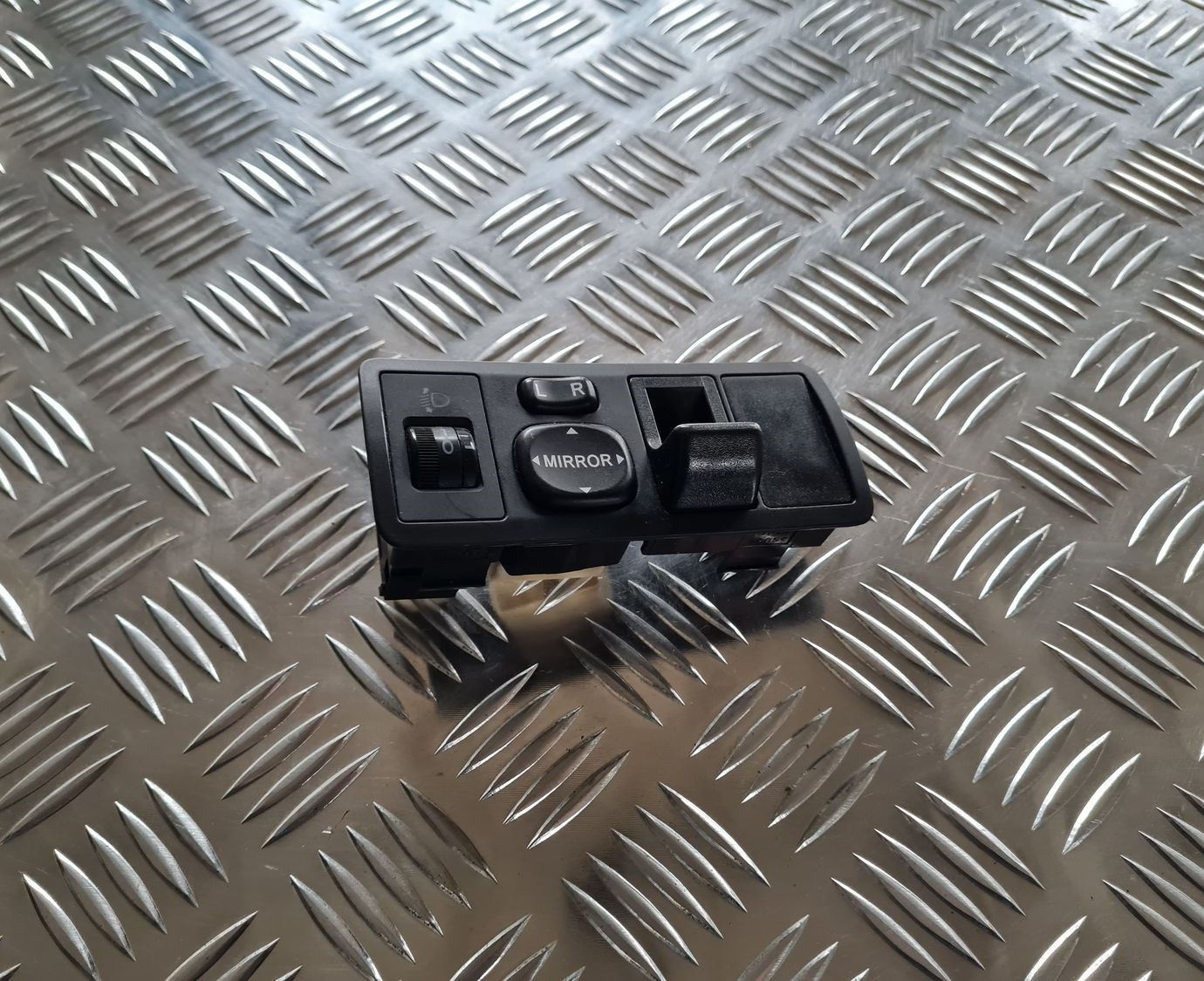 Spoguļa regulēšanas poga priekš TOYOTA COROLLA VERSO 2003